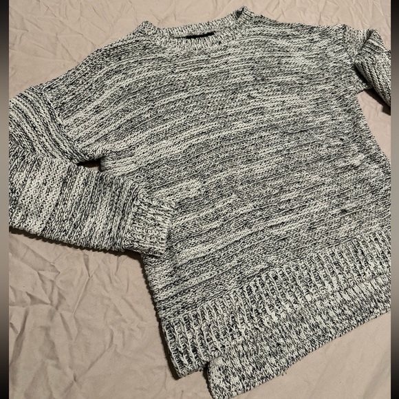 Forever 21 Knit Sweater Size Small - Picture 2 of 4